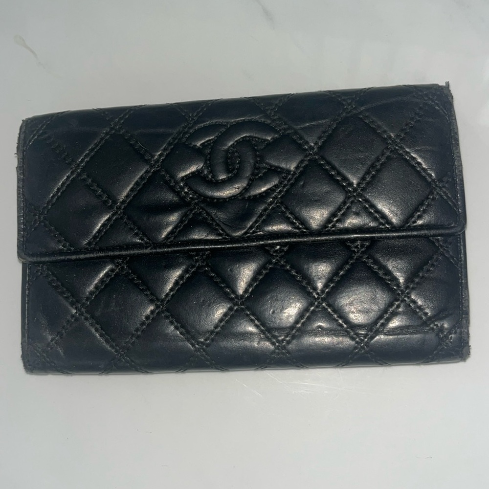 CHANEL Vintage Quilted Black Leather Wallet